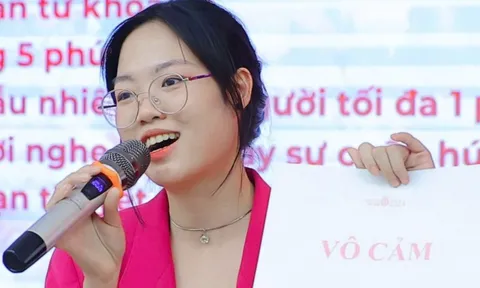 Phần thuyết trình 'nuốt míc' của thí sinh Hoa hậu Việt Nam