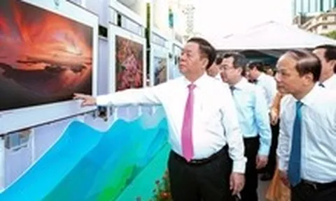 Khai mạc triển lãm ảnh 'Đại thắng mùa xuân 1975 với Kỷ nguyên phát triển mới của dân tộc Việt Nam'