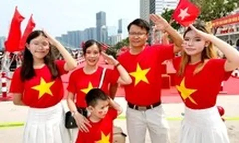 Khi đưa trẻ em đi xem các sự kiện trong dịp lễ 30-4, cần lưu ý gì?