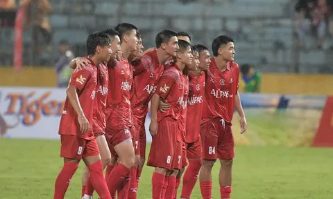 Văn Quyết lập cú đúp, giúp Việt Nam All Stars đánh bại các huyền thoại MU