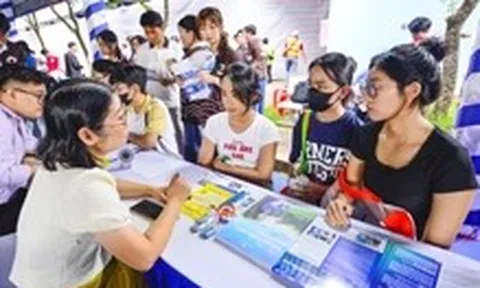 Tuyển sinh 2025: Rối quy đổi điểm xét tuyển