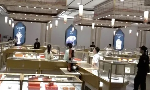 Shop bán hàng không rõ nguồn gốc ở Khánh Hòa với 29 thành viên người Trung Quốc