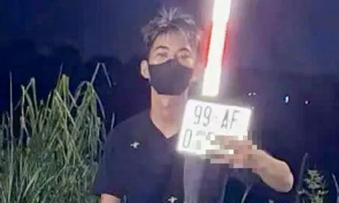 Tạm giữ 4 thanh thiếu niên chém biển số xe, livestream TikTok