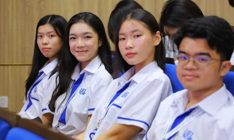 Tổng giám đốc ACB nói với sinh viên: 'AI không thay bạn, trừ khi bạn đứng yên'
