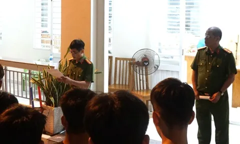 48 thanh thiếu niên làm náo loạn phố Đà Nẵng: Nghe đọc lệnh khởi tố thì mếu máo