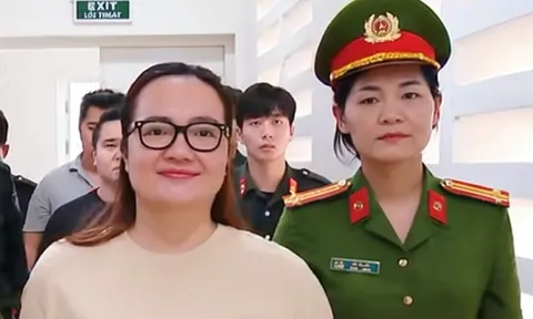 Bà Hoàng Hường khai gì tại cơ quan công an sau khi bị khởi tố?