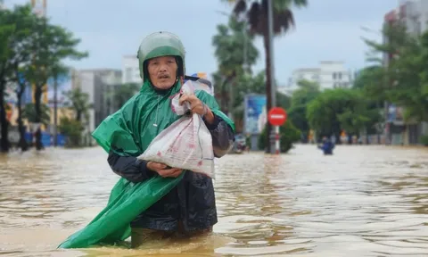 Hướng dẫn kỹ năng ứng phó thiên tai bằng hình thức gần gũi như tờ rơi ở chợ, diễn tập trong làng