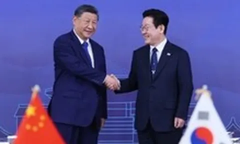 Ông Tập tặng điện thoại Xiaomi cho Tổng thống Hàn Quốc