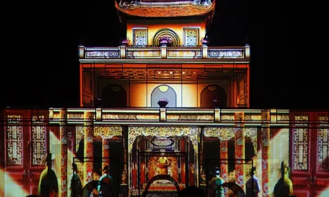 Xem Lý Công Uẩn dời đô và nghe bài thơ thần 'Nam quốc sơn hà'