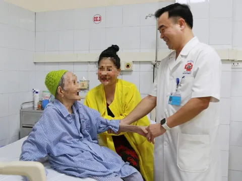 Bệnh viện tỉnh phẫu thuật thành công thay khớp háng nhân tạo cho cụ 107 tuổi