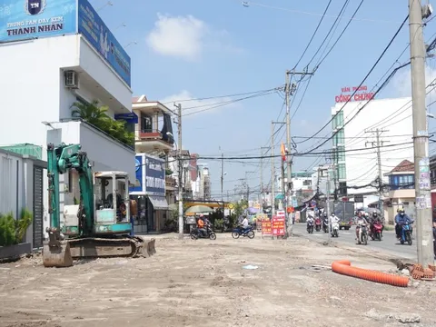 Cận cảnh trục đường 'ùn ứ' ở cửa ngõ TPHCM đang được mở rộng 30m