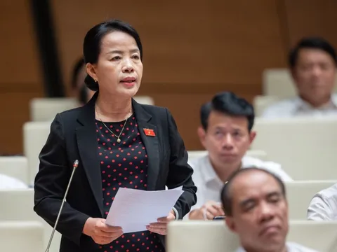 Đại biểu Quốc hội 'truy' Bộ trưởng về giá sách giáo khoa