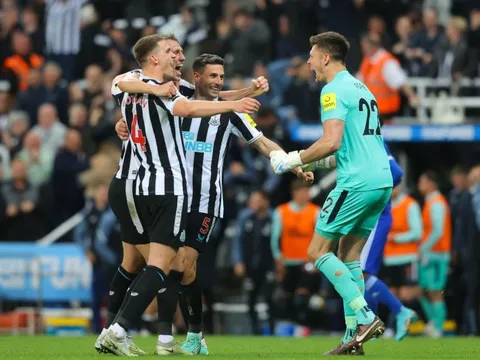 Newcastle giành vé dự Champions League sau 20 năm