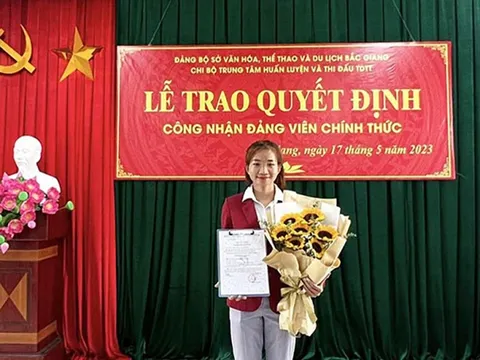 VĐV Nguyễn Thị Oanh được công nhận đảng viên chính thức