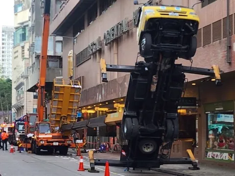 8 người bị thương vì trục nâng rơi tự do khi đang quay phim