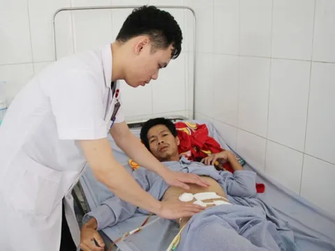 Bị thủng đại tràng vì thói quen nhiều người Việt làm hằng ngày