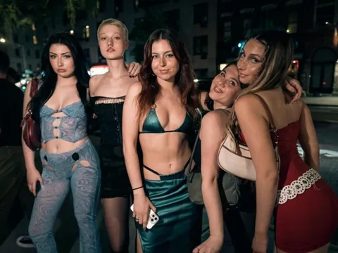 Gen Z chuộng thời trang táo bạo