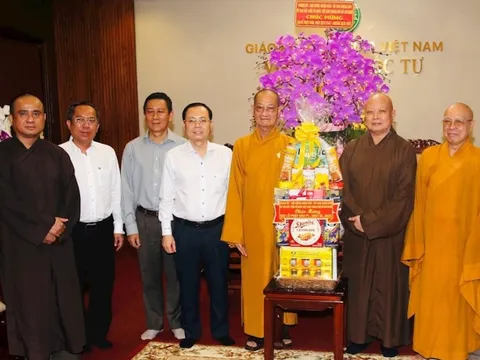 Lãnh đạo TPHCM chúc mừng Phật đản đến chức sắc, tăng ni