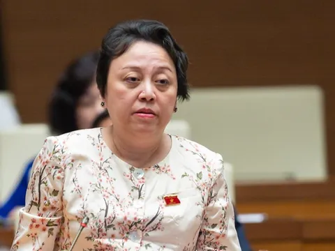 'Không chỉ người về hưu, ngay cả bác sỹ trẻ lương cũng không đủ sống'