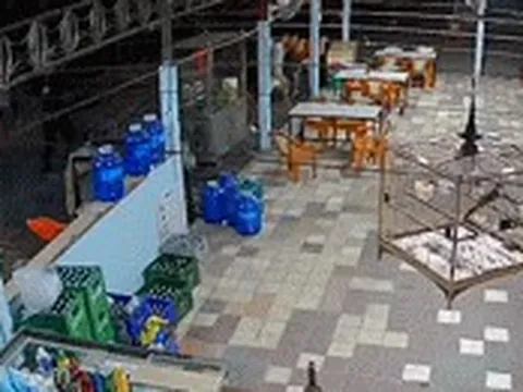 Khởi tố vụ chủ quán nhậu mới mở bị nhóm người che mặt đuổi chém