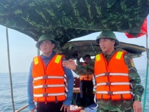 Hàng chục lượt tàu thuyền nỗ lực tìm kiếm hai ngư dân mất tích trên biển