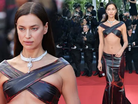 Tình cũ Ronaldo khoe hình thể như tạc tượng với bộ cánh hở bạo