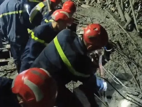 Sập giàn giáo ở Đà Nẵng trong đêm, 5 người thương vong