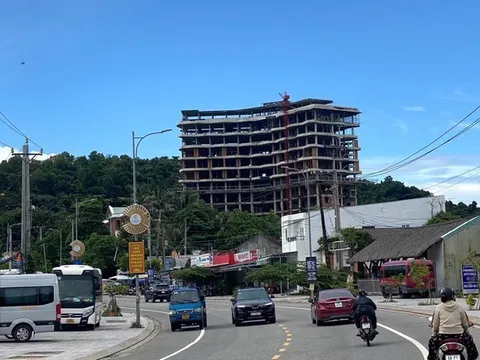 Buộc tháo dỡ công trình khách sạn 12 tầng xây trái phép ở Phú Quốc trong 90 ngày