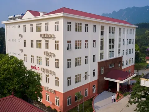 Tập đoàn Sun Group chuyển giao tòa nhà khám chữa bệnh hiện đại cho BVĐK Định Hóa (Thái Nguyên)