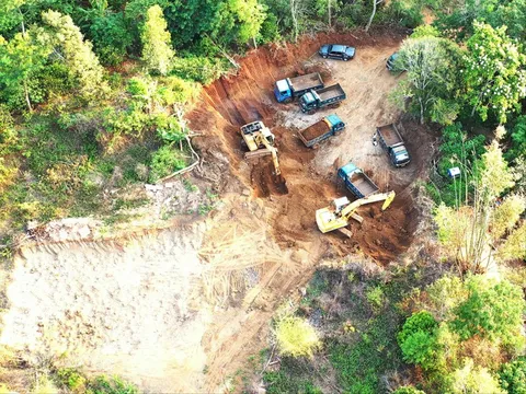 Mai phục “đất tặc”