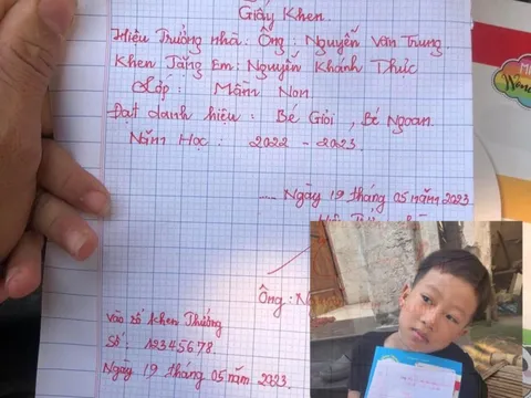 Thích thú với tờ giấy khen ông bố tự 'thiết kế' tặng con trai sau lễ tổng kết