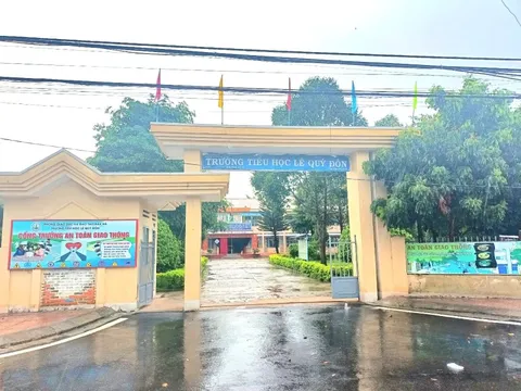 Ăn liên hoan chia tay nghỉ hè, 12 học sinh bị ngộ độc