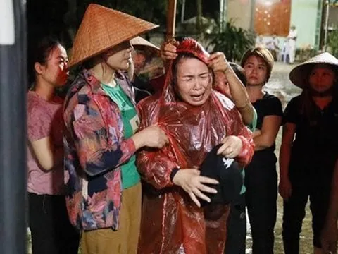 Nghệ An: Mẹ òa khóc nức nở khi nhận thi thể con trai 19 tuổi đuối nước