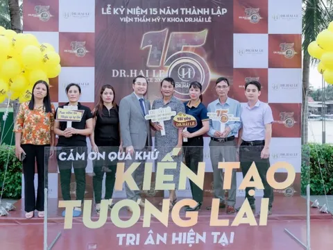 15 nhà tình thương được Dr.Hải Lê cùng Diva Mỹ Linh trao tận tay các hộ dân có hoàn cảnh khó khăn