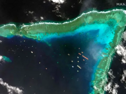 Việt Nam phản đối Trung Quốc lắp phao đèn báo hiệu ở Trường Sa