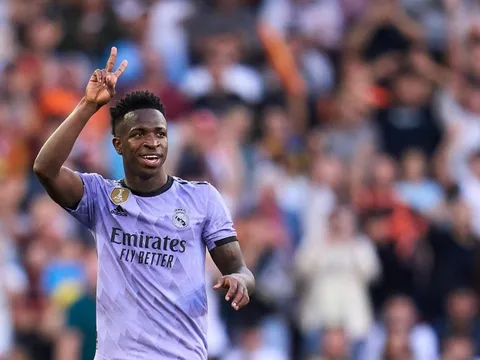 Ngôi sao Real được xóa thẻ đỏ, 6 trọng tài VAR bị La Liga sa thải