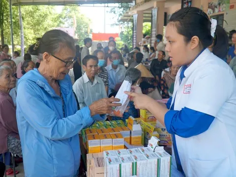 TT-Huế ra quân hành trình ‘Thầy thuốc trẻ làm theo lời Bác’ hướng về đồng bào vùng sâu