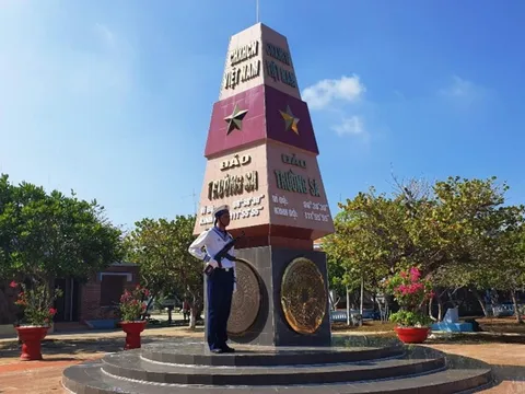 'Tổ quốc nhìn từ biển…': Trái tim đất nước giữa biển khơi