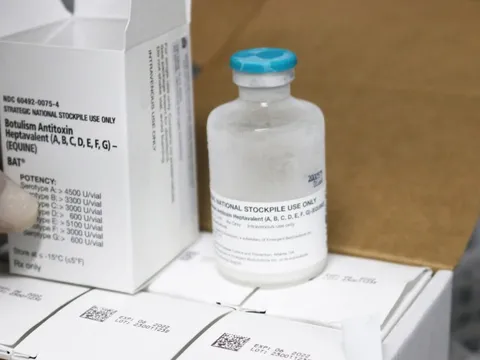 Tìm nhiều cách để có thuốc điều trị ngộ độc Botilinum