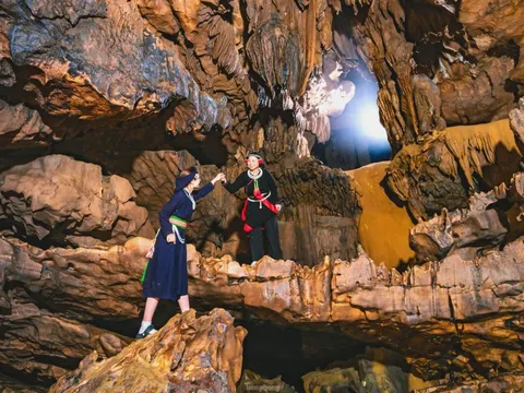 Tuyệt đẹp hang động mang tên một loài cá ở Hà Giang