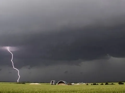 Đi kiểm tra ruộng, một người ở Lào Cai bị sét đánh tử vong