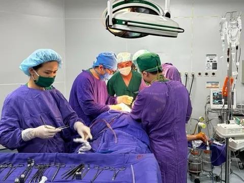 Ghép mạch tự thân cứu bệnh nhân thoát ‘cửa tử’ kỳ diệu