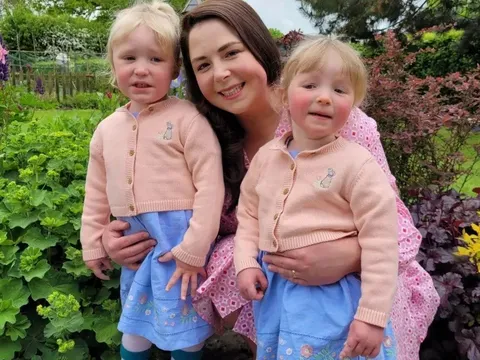 Kỳ lạ: Hai bé gái được sinh cùng một mẹ một ngày, nhưng không phải song sinh