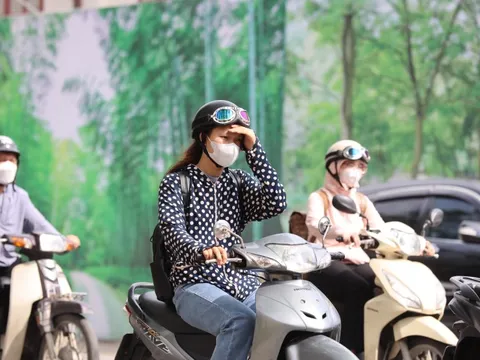 Miền Bắc, miền Trung chuyển nắng nóng gay gắt