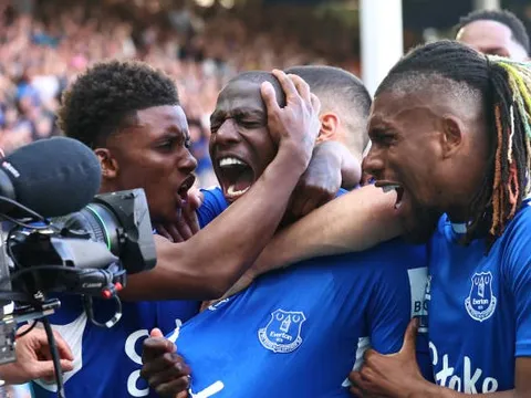 Hạ Bournemouth 1-0, Everton trụ hạng thành công