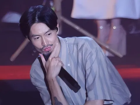 Hơn 10.000 khán giả tới live show Đen Vâu ở Hà Nội