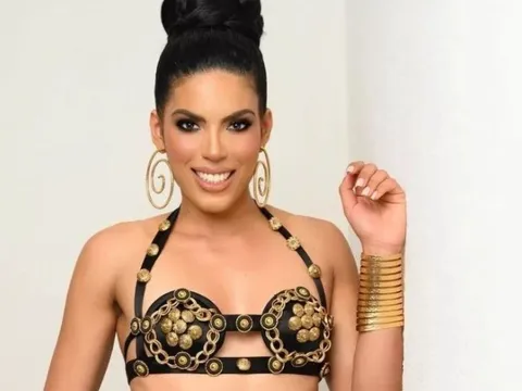 Tân Hoa hậu Hoàn vũ Curacao cao 1,82 m bị chê già, xấu