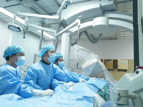Thay van động mạch phổi qua da, giúp bệnh nhân thoát cuộc đại phẫu