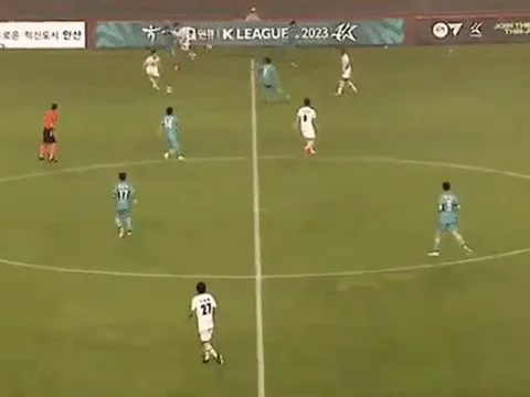 Văn Toàn nổi bật trong trận thắng của Seoul E-Land