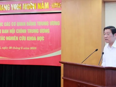 Khắc phục tình trạng cán bộ đùn đẩy, né tránh, sợ sai